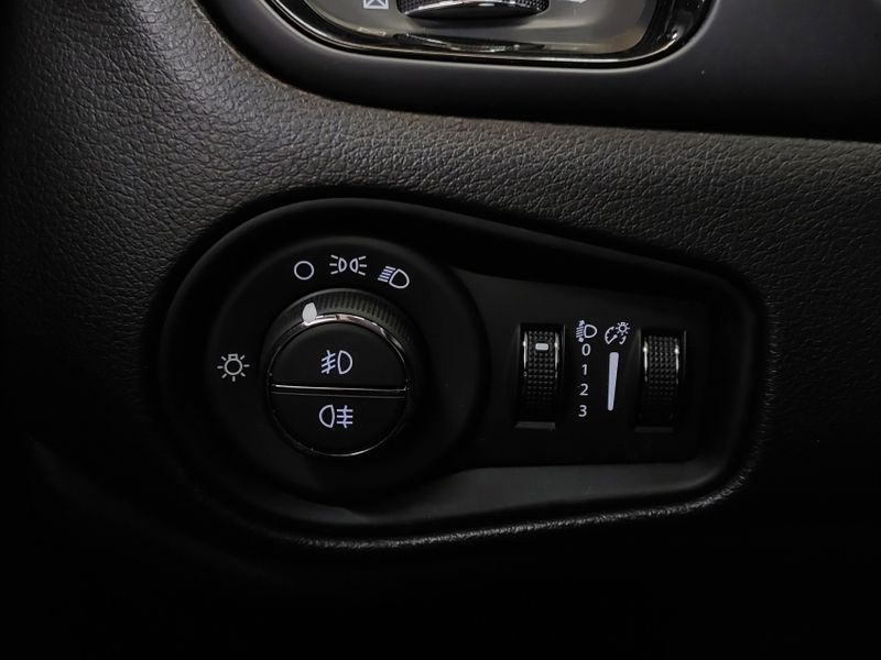 JEEP RENEGADE 1.8 16V FLEX SPORT 4P AUTOMÁTICO 2021/2021 BETIOLO NOVOS E SEMINOVOS LAJEADO / Carros no Vale