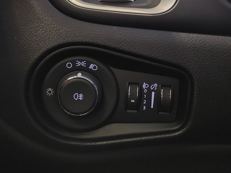 JEEP RENEGADE 1.8 16V FLEX SPORT 4P AUTOMÁTICO 2021/2021 BETIOLO NOVOS E SEMINOVOS LAJEADO / Carros no Vale