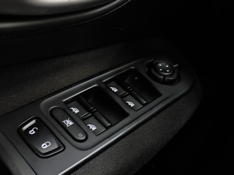 JEEP RENEGADE 1.8 16V FLEX SPORT 4P AUTOMÁTICO 2021/2021 BETIOLO NOVOS E SEMINOVOS LAJEADO / Carros no Vale