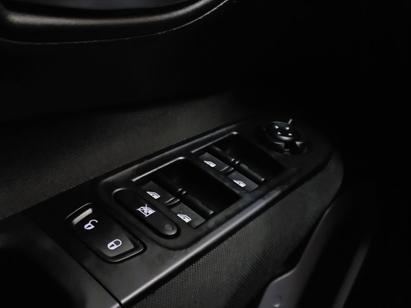 JEEP RENEGADE 1.8 16V FLEX SPORT 4P AUTOMÁTICO 2019/2019 BETIOLO NOVOS E SEMINOVOS LAJEADO / Carros no Vale