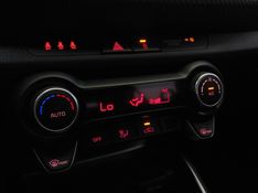 KIA STONIC 1.0 TGDI MHEV SX AUTOMÁTICO 2023/2024 BETIOLO NOVOS E SEMINOVOS LAJEADO / Carros no Vale