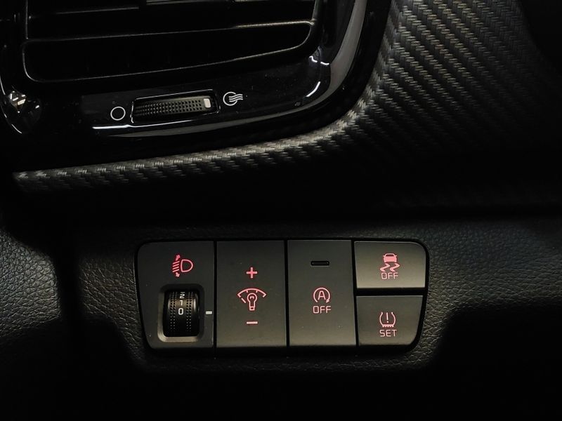 KIA STONIC 1.0 TGDI MHEV SX AUTOMÁTICO 2023/2024 BETIOLO NOVOS E SEMINOVOS LAJEADO / Carros no Vale