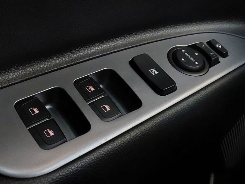 KIA STONIC 1.0 TGDI MHEV SX AUTOMÁTICO 2023/2024 BETIOLO NOVOS E SEMINOVOS LAJEADO / Carros no Vale