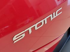 KIA STONIC 1.0 TGDI MHEV SX AUTOMÁTICO 2023/2024 BETIOLO NOVOS E SEMINOVOS LAJEADO / Carros no Vale