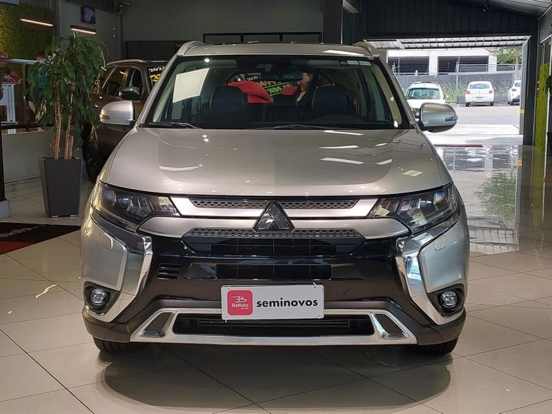 Mitsubishi OUTLANDER 2.2 MIVEC DI-D DIESEL HPE-S AWD AUTOMÁTICO 2019/2020 BETIOLO NOVOS E SEMINOVOS LAJEADO / Carros no Vale