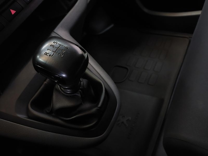 Peugeot EXPERT 1.6 BLUEHDI DIESEL BUSINESS MANUAL 2018/2018 BETIOLO NOVOS E SEMINOVOS LAJEADO / Carros no Vale