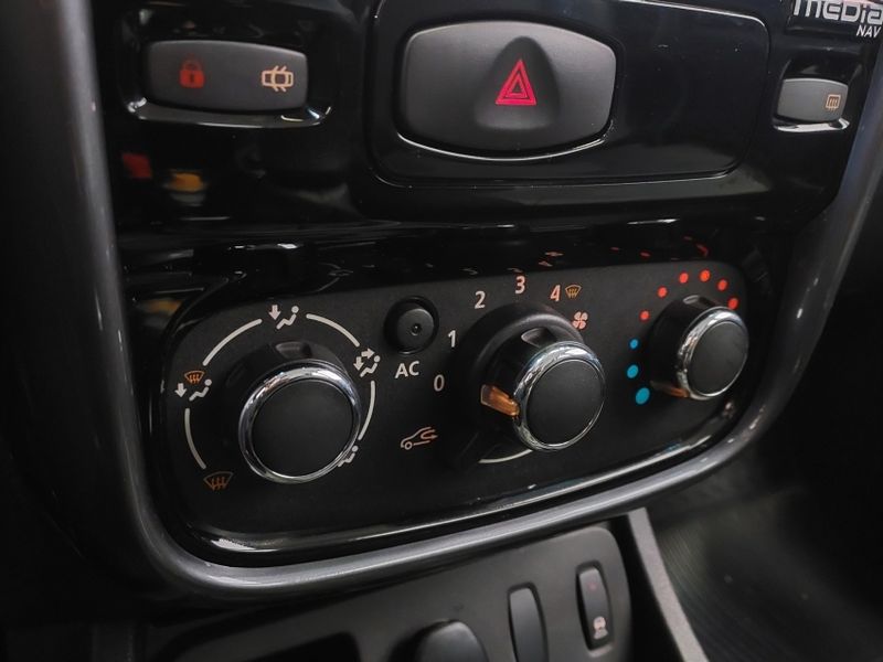 Renault DUSTER 1.6 DYNAMIQUE 4X2 16V FLEX 4P MANUAL 2014/2015 BETIOLO NOVOS E SEMINOVOS LAJEADO / Carros no Vale
