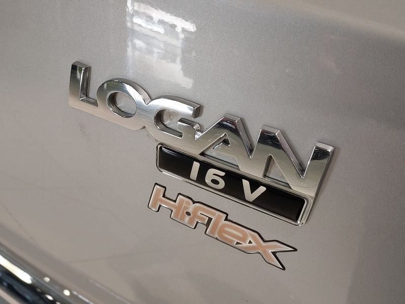 Renault LOGAN 1.0 EXPRESSION 16V FLEX 4P MANUAL 2010/2011 BETIOLO NOVOS E SEMINOVOS LAJEADO / Carros no Vale