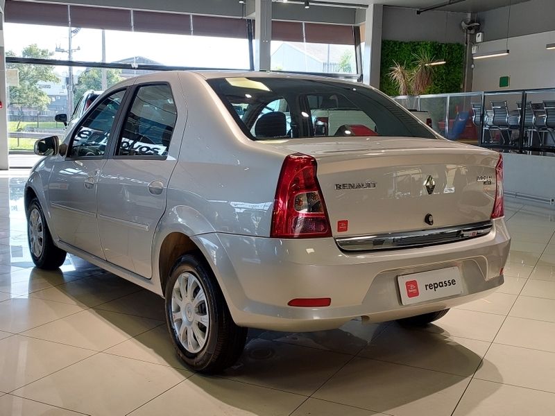 Renault LOGAN 1.0 EXPRESSION 16V FLEX 4P MANUAL 2010/2011 BETIOLO NOVOS E SEMINOVOS LAJEADO / Carros no Vale