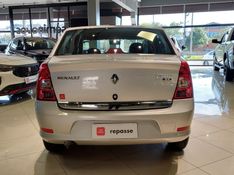 Renault LOGAN 1.0 EXPRESSION 16V FLEX 4P MANUAL 2010/2011 BETIOLO NOVOS E SEMINOVOS LAJEADO / Carros no Vale