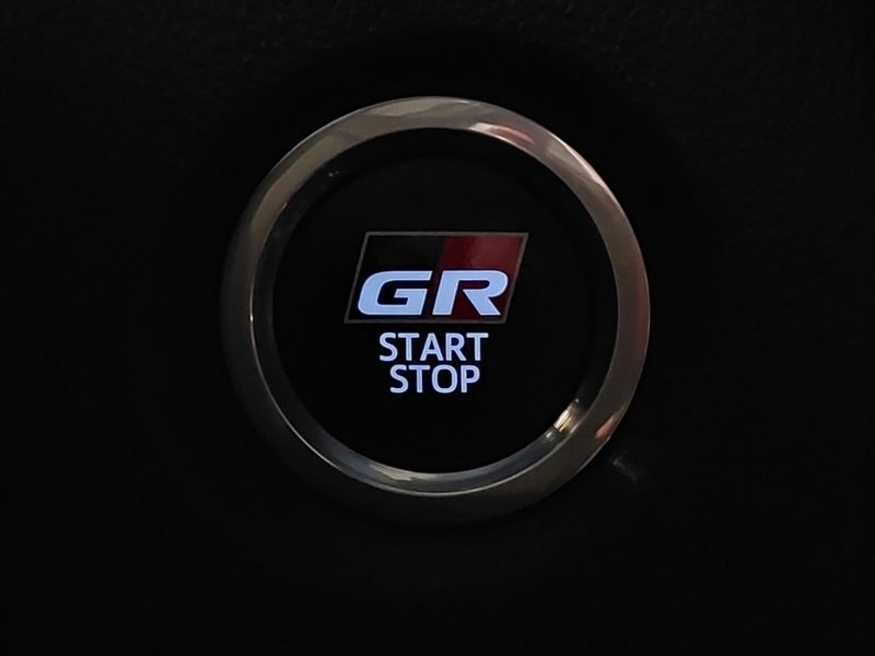 Toyota COROLLA 2.0 VVT-IE FLEX GR-S DIRECT SHIFT 2022/2023 BETIOLO NOVOS E SEMINOVOS LAJEADO / Carros no Vale