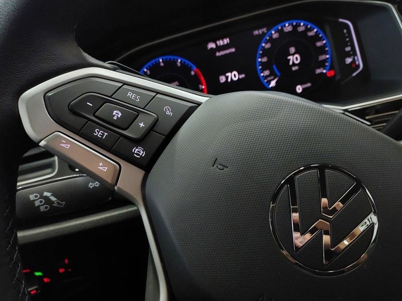 Volkswagen NIVUS 1.0 200 TSI TOTAL FLEX HIGHLINE AUTOMÁTICO 2022/2022 BETIOLO NOVOS E SEMINOVOS LAJEADO / Carros no Vale