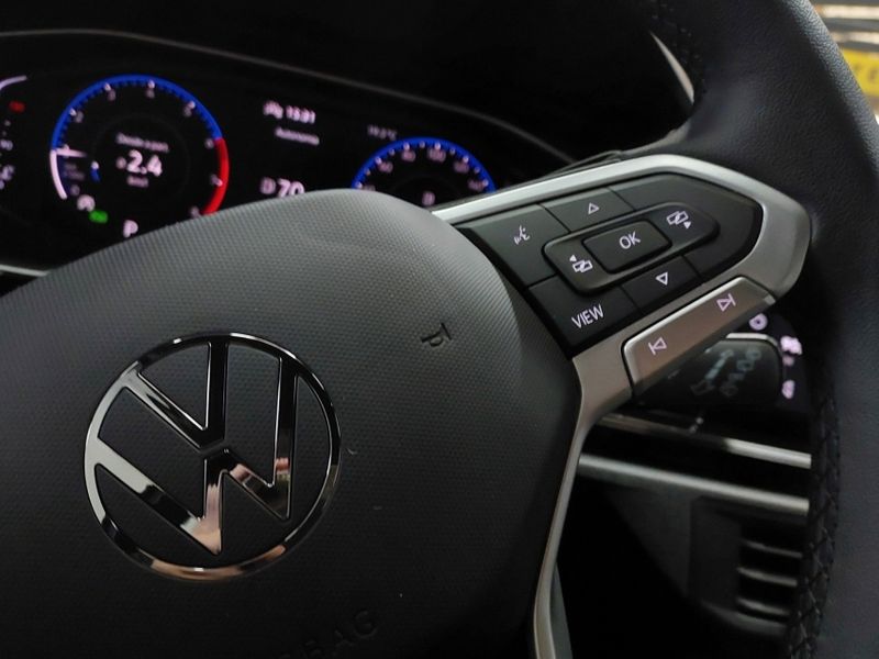 Volkswagen NIVUS 1.0 200 TSI TOTAL FLEX HIGHLINE AUTOMÁTICO 2022/2022 BETIOLO NOVOS E SEMINOVOS LAJEADO / Carros no Vale
