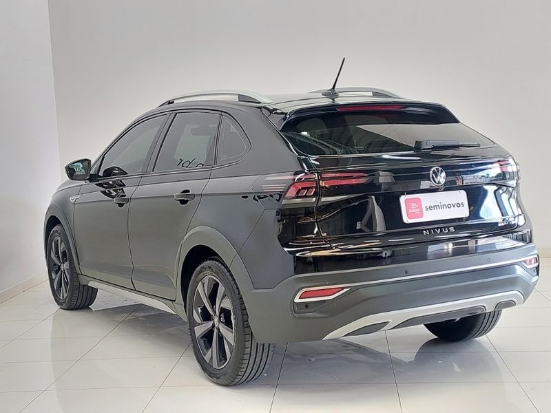 Volkswagen NIVUS 1.0 200 TSI TOTAL FLEX HIGHLINE AUTOMÁTICO 2022/2022 BETIOLO NOVOS E SEMINOVOS LAJEADO / Carros no Vale