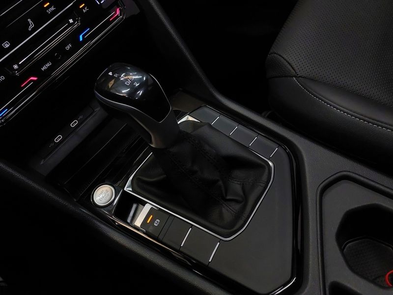 Volkswagen TAOS 1.4 250 TSI TOTAL FLEX HIGHLINE AUTOMÁTICO 2023/2023 BETIOLO NOVOS E SEMINOVOS LAJEADO / Carros no Vale