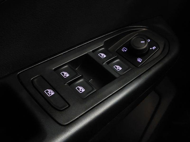 Volkswagen TAOS 1.4 250 TSI TOTAL FLEX HIGHLINE AUTOMÁTICO 2023/2023 BETIOLO NOVOS E SEMINOVOS LAJEADO / Carros no Vale