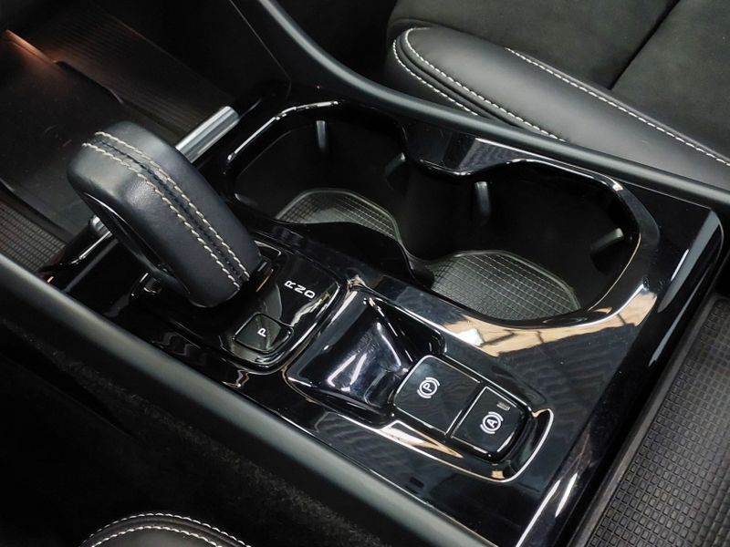Volvo XC40 1.5 T5 RECHARGE R-DESIGN GEARTRONIC 2021/2021 BETIOLO NOVOS E SEMINOVOS LAJEADO / Carros no Vale