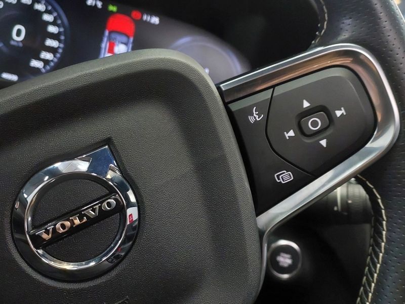 Volvo XC40 1.5 T5 RECHARGE R-DESIGN GEARTRONIC 2021/2021 BETIOLO NOVOS E SEMINOVOS LAJEADO / Carros no Vale