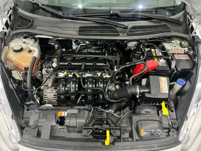 Ford Fiesta 1.6tit 2014/2015 SIM AUTOMÓVEIS ROLANTE / Carros no Vale