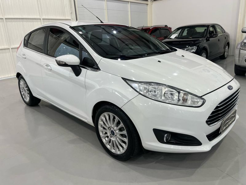 Ford Fiesta 1.6tit 2014/2015 SIM AUTOMÓVEIS ROLANTE / Carros no Vale