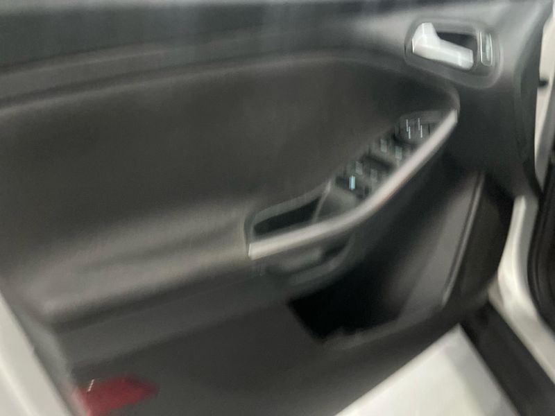 Ford Focus Se 2.0 Sc 2017/2018 SIM AUTOMÓVEIS ROLANTE / Carros no Vale