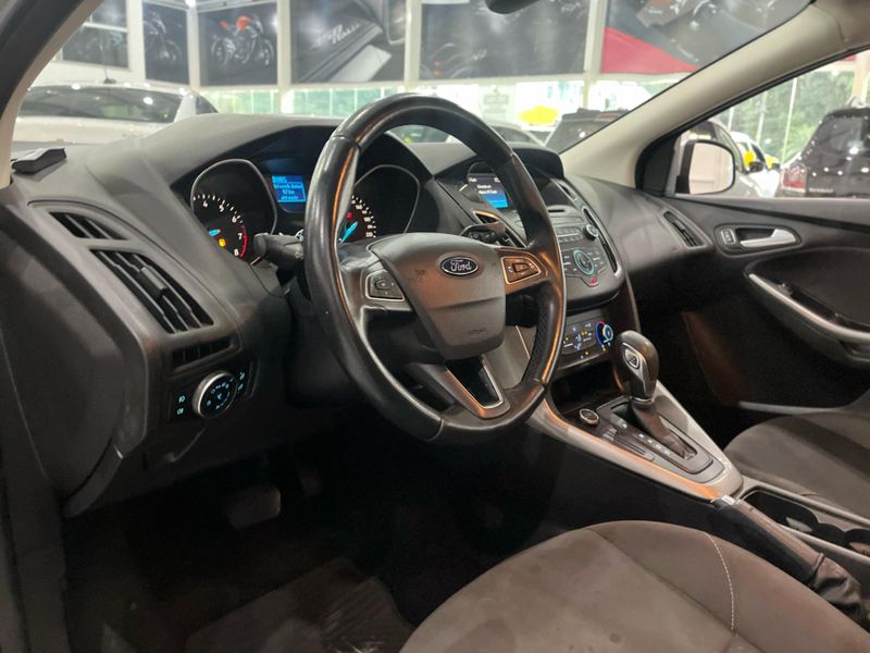 Ford Focus Se 2.0 Sc 2017/2018 SIM AUTOMÓVEIS ROLANTE / Carros no Vale