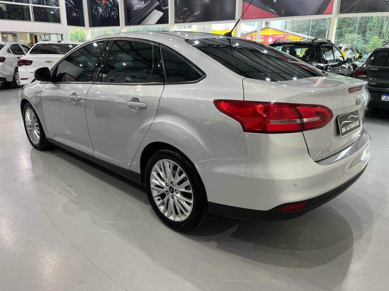 Ford Focus Se 2.0 Sc 2017/2018 SIM AUTOMÓVEIS ROLANTE / Carros no Vale