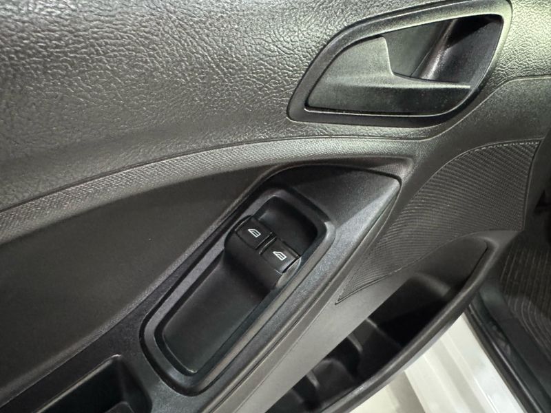 Ford Ka 1.0 Se 12v 2017/2018 SIM AUTOMÓVEIS ROLANTE / Carros no Vale
