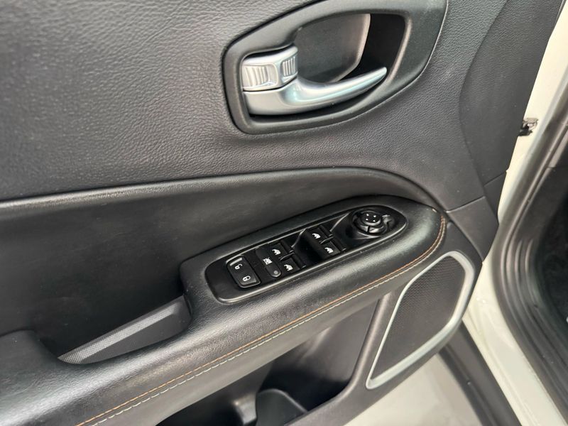 Jeep Compass 2.0 16v Sport 2020/2020 SIM AUTOMÓVEIS ROLANTE / Carros no Vale