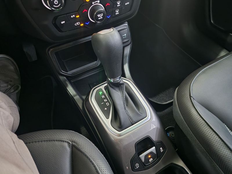 Jeep Renegade 1.8 16v Limited 2021/2021 SIM AUTOMÓVEIS ROLANTE / Carros no Vale