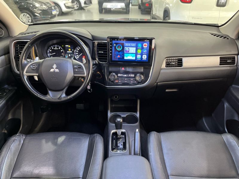 Mitsubishi Outlander 3.0 Gt 2014/2015 SIM AUTOMÓVEIS ROLANTE / Carros no Vale