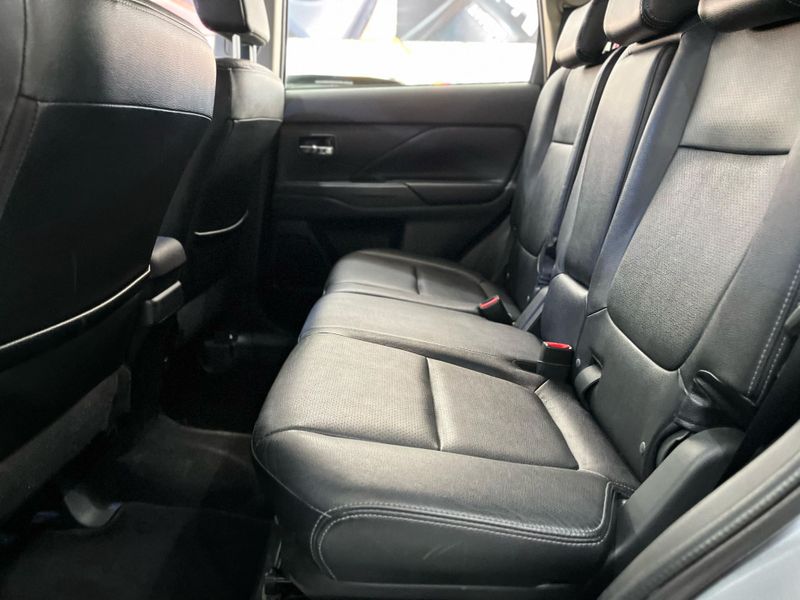 Mitsubishi Outlander 3.0 Gt 2014/2015 SIM AUTOMÓVEIS ROLANTE / Carros no Vale