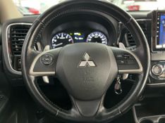 Mitsubishi Outlander 3.0 Gt 2014/2015 SIM AUTOMÓVEIS ROLANTE / Carros no Vale