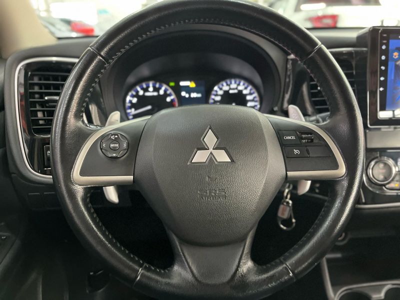 Mitsubishi Outlander 3.0 Gt 2014/2015 SIM AUTOMÓVEIS ROLANTE / Carros no Vale