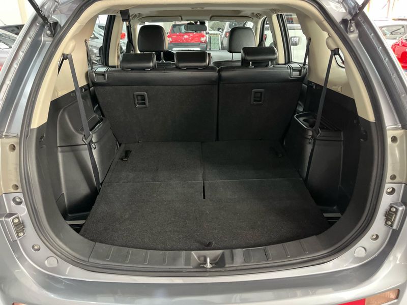 Mitsubishi Outlander 3.0 Gt 2014/2015 SIM AUTOMÓVEIS ROLANTE / Carros no Vale