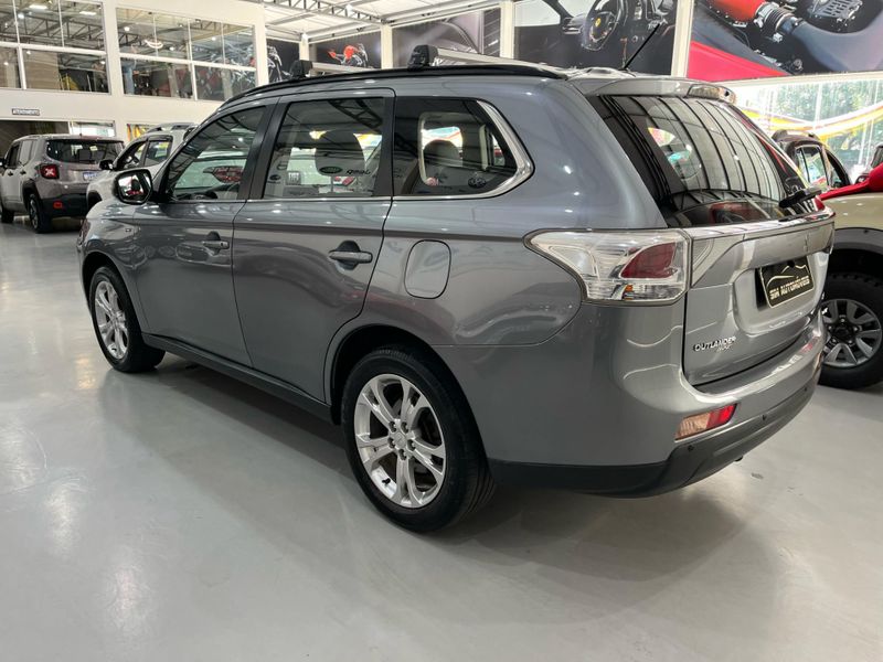 Mitsubishi Outlander 3.0 Gt 2014/2015 SIM AUTOMÓVEIS ROLANTE / Carros no Vale