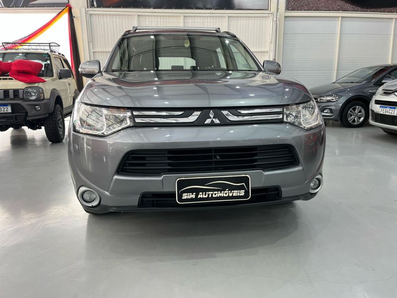 Mitsubishi Outlander 3.0 Gt 2014/2015 SIM AUTOMÓVEIS ROLANTE / Carros no Vale