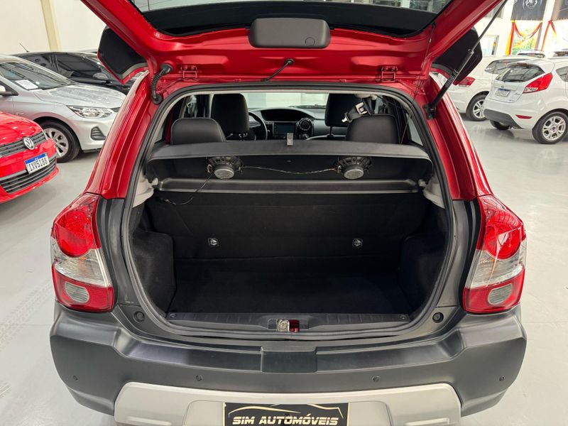 Toyota Etios 1.5 Cross 2016/2017 SIM AUTOMÓVEIS ROLANTE / Carros no Vale