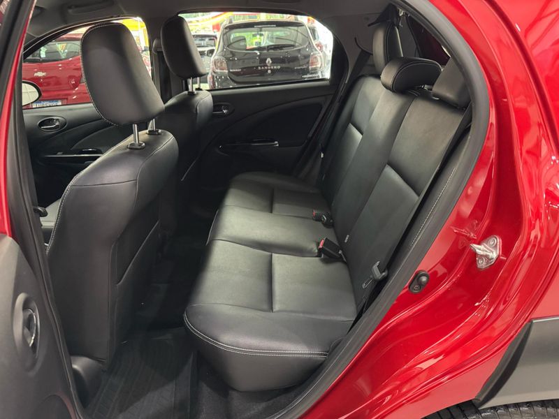 Toyota Etios 1.5 Cross 2016/2017 SIM AUTOMÓVEIS ROLANTE / Carros no Vale