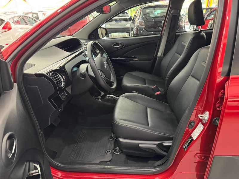 Toyota Etios 1.5 Cross 2016/2017 SIM AUTOMÓVEIS ROLANTE / Carros no Vale