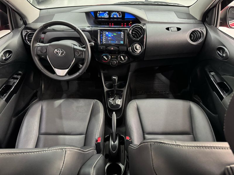 Toyota Etios 1.5 Cross 2016/2017 SIM AUTOMÓVEIS ROLANTE / Carros no Vale