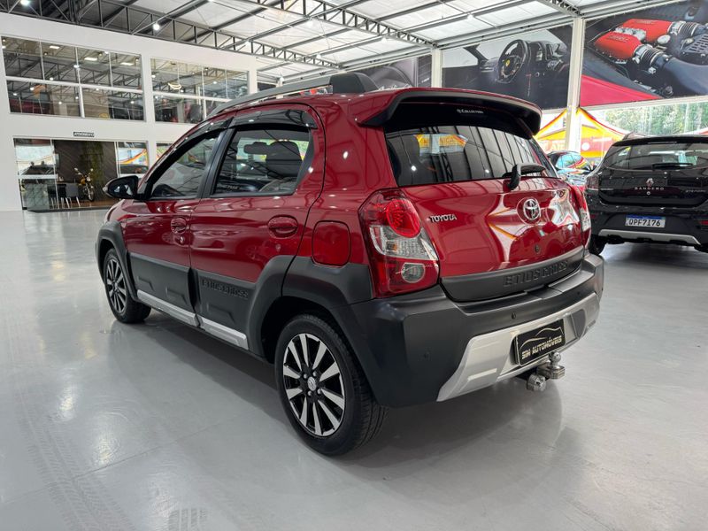 Toyota Etios 1.5 Cross 2016/2017 SIM AUTOMÓVEIS ROLANTE / Carros no Vale
