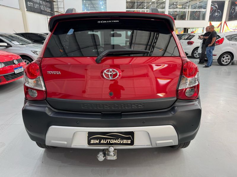 Toyota Etios 1.5 Cross 2016/2017 SIM AUTOMÓVEIS ROLANTE / Carros no Vale