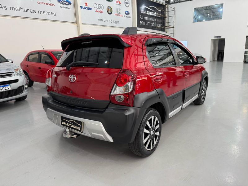Toyota Etios 1.5 Cross 2016/2017 SIM AUTOMÓVEIS ROLANTE / Carros no Vale