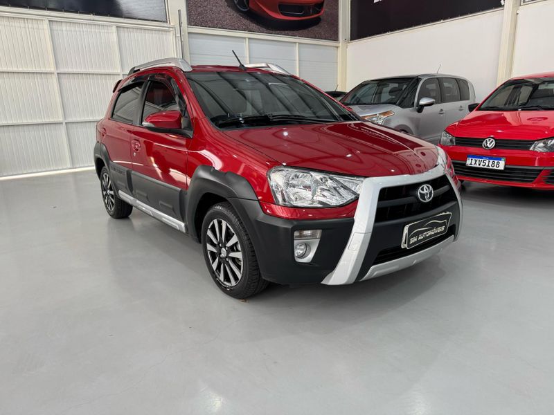 Toyota Etios 1.5 Cross 2016/2017 SIM AUTOMÓVEIS ROLANTE / Carros no Vale