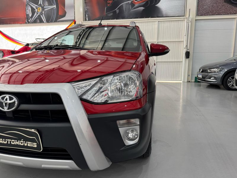 Toyota Etios 1.5 Cross 2016/2017 SIM AUTOMÓVEIS ROLANTE / Carros no Vale