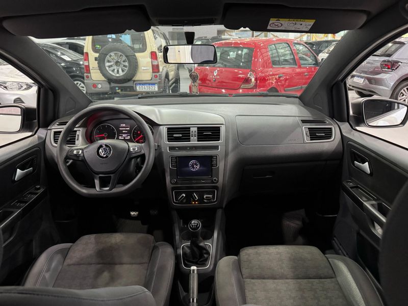 Volkswagen Fox Track Mcv 2017/2018 SIM AUTOMÓVEIS ROLANTE / Carros no Vale