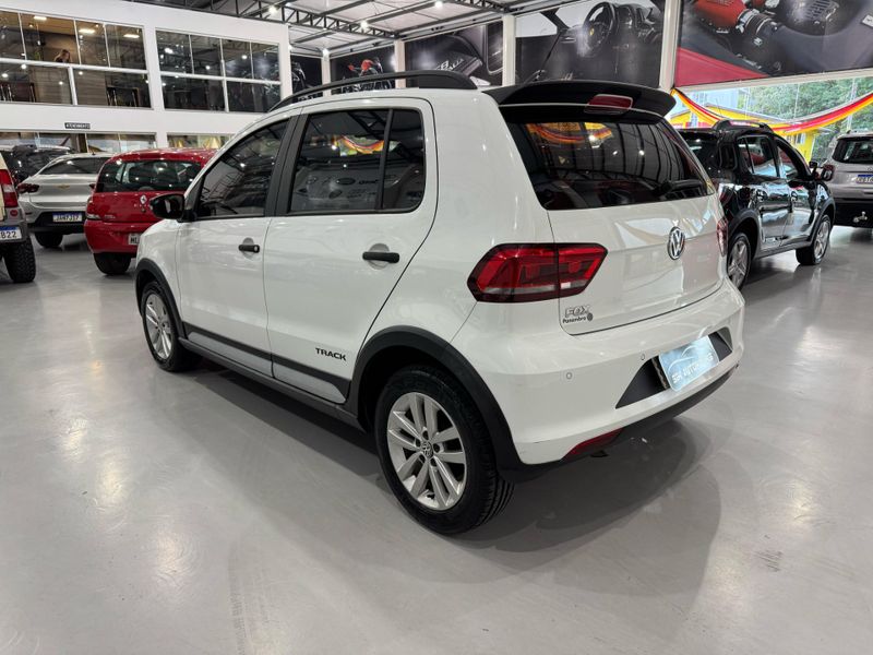Volkswagen Fox Track Mcv 2017/2018 SIM AUTOMÓVEIS ROLANTE / Carros no Vale