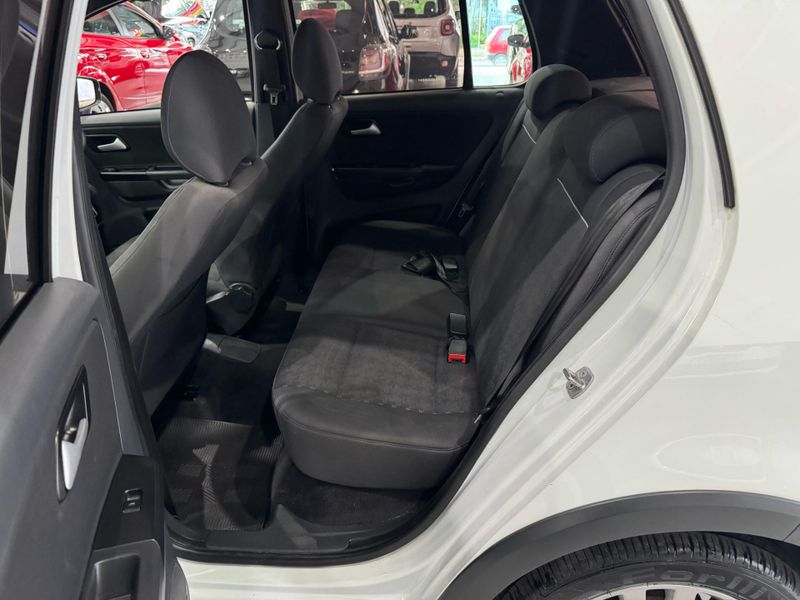 Volkswagen Fox Track Mcv 2017/2018 SIM AUTOMÓVEIS ROLANTE / Carros no Vale