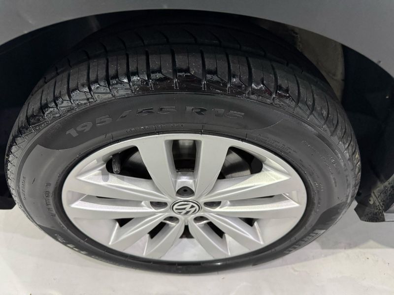 Volkswagen Fox Track Mcv 2017/2018 SIM AUTOMÓVEIS ROLANTE / Carros no Vale